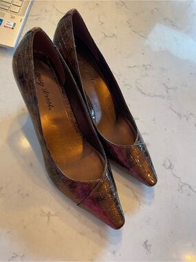 easy street Metallic Bronze Croc-Embossed Pointed-Toe Pumps. 3 in heels.
